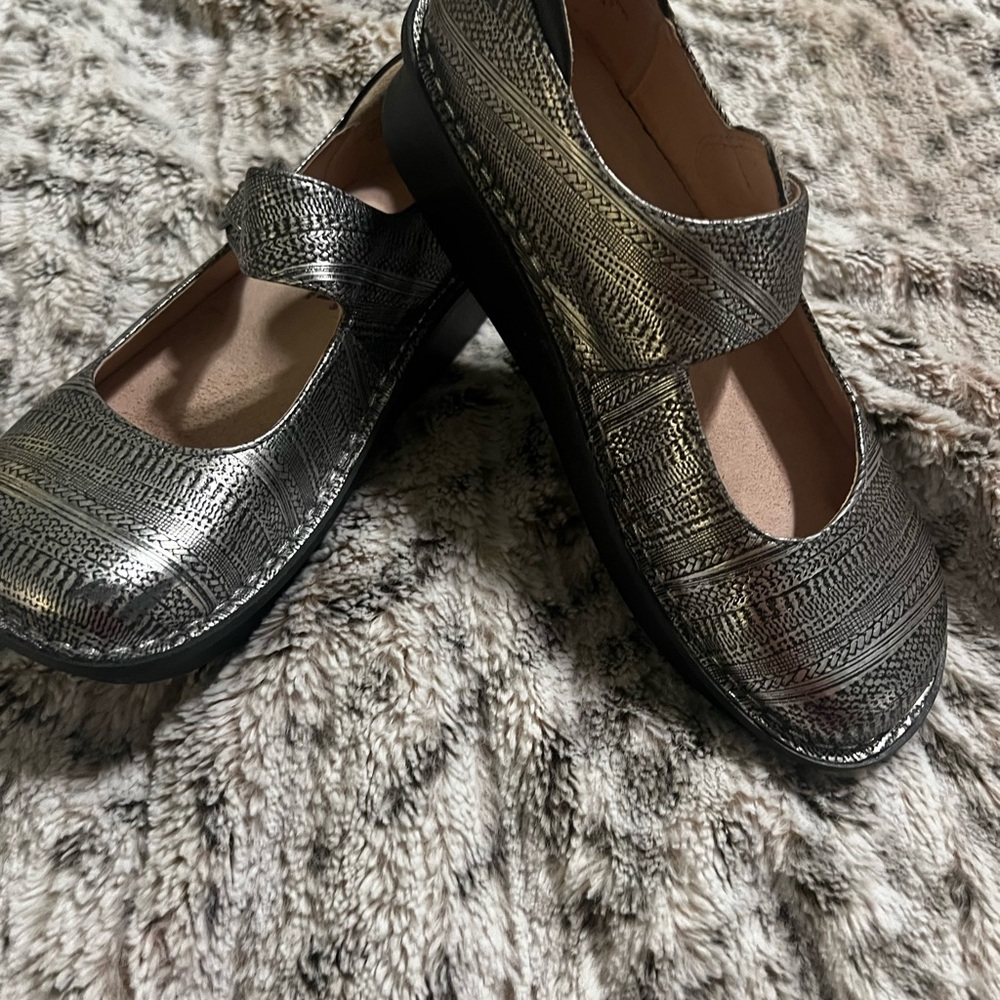 Women's Silver Mary Jane Shoes